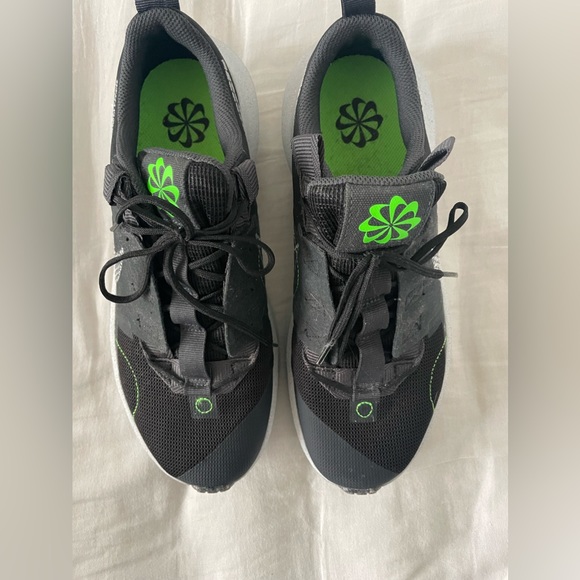 nike never worn kids shoes. - Picture 1 of 5